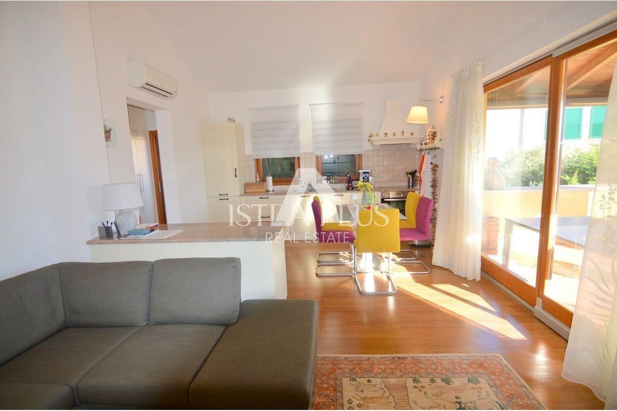 Tar-Vabriga, grazioso appartamento nella parte residenziale del paese, superficie 114m2