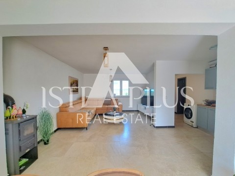 Moderna e spaziosa villa indipendente con vista sul mare aperto