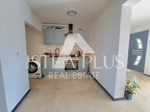 Moderna e spaziosa villa indipendente con vista sul mare aperto