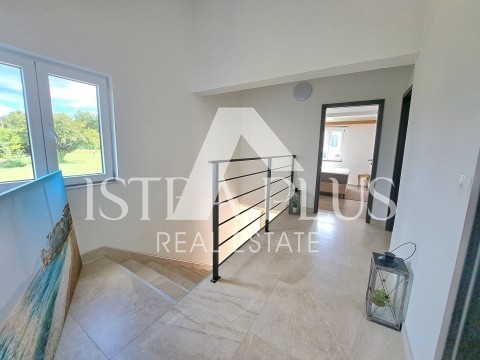 Moderna e spaziosa villa indipendente con vista sul mare aperto