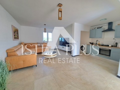 Moderna e spaziosa villa indipendente con vista sul mare aperto