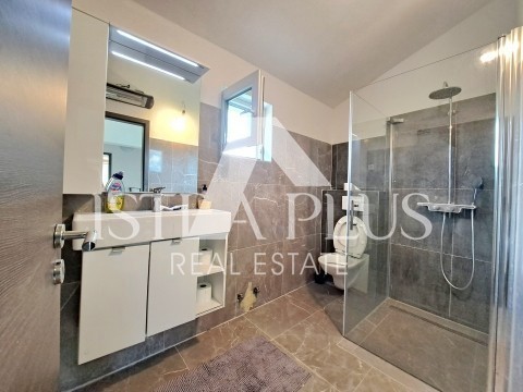 Moderna e spaziosa villa indipendente con vista sul mare aperto