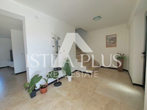 Moderna e spaziosa villa indipendente con vista sul mare aperto