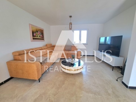 Moderna e spaziosa villa indipendente con vista sul mare aperto