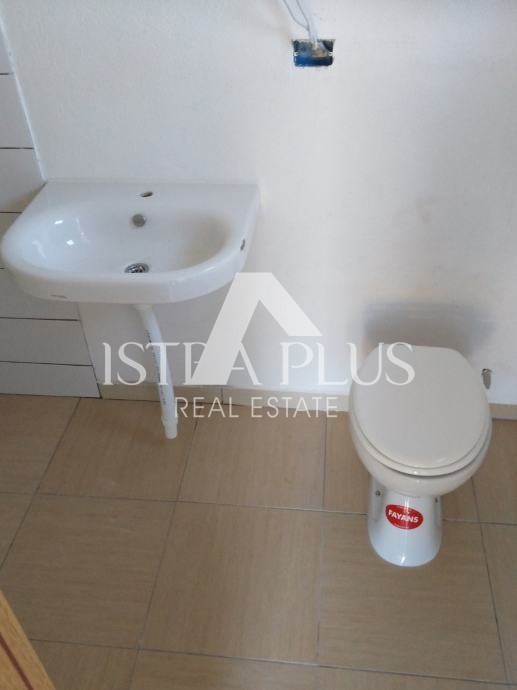 PARENZO, dintorni - terreno agricolo suddiviso in lotti di 1047 m2 per la settimana, totale 4546 m2