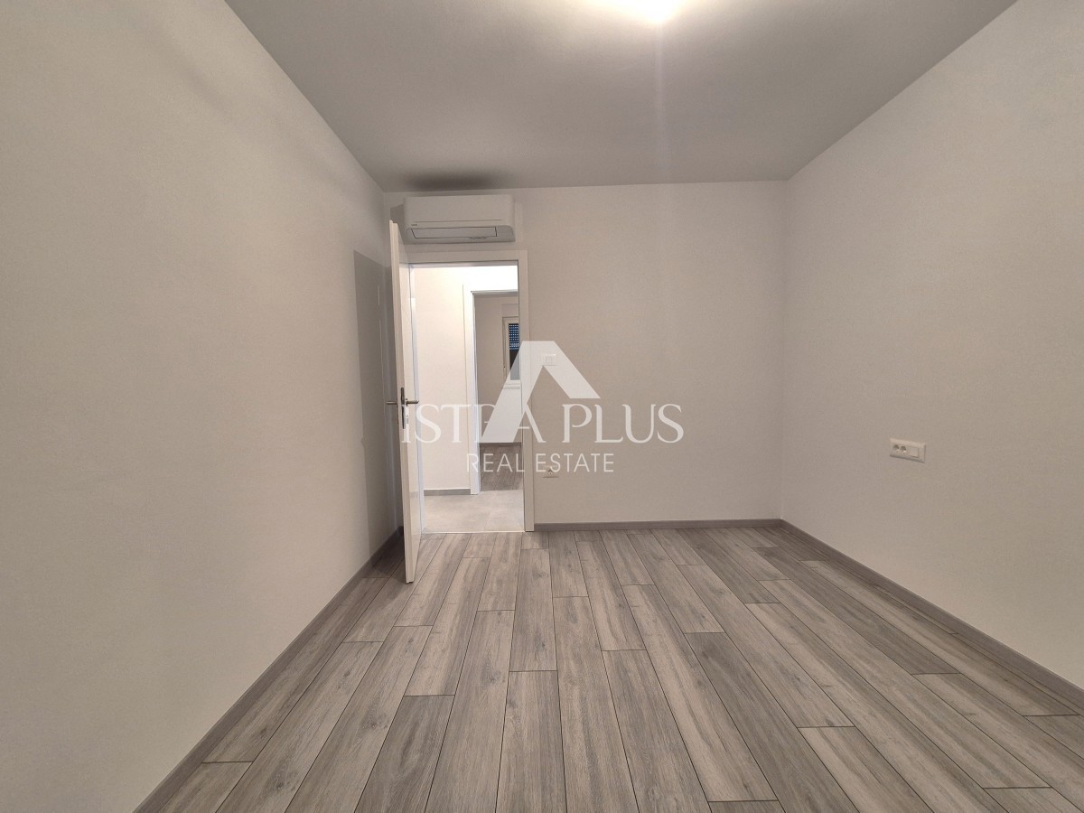 Istria, zona Parenzo a 1500 m dal mare - Appartamento in un nuovo edificio con ascensore (VISTA MARE), 1° piano con due camere da letto