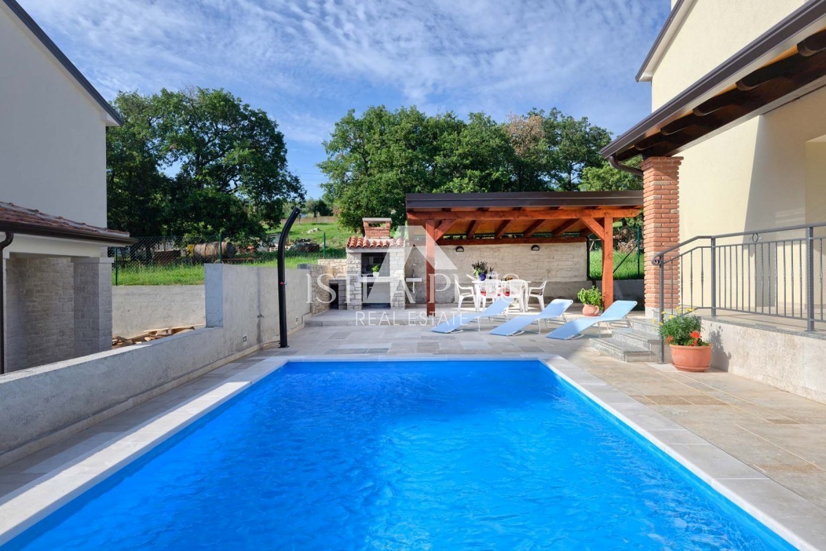 Villa splendidamente decorata con piscina a 7 km dal mare