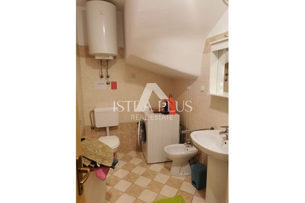 Casa in pietra decorata, a 5 km dal mare