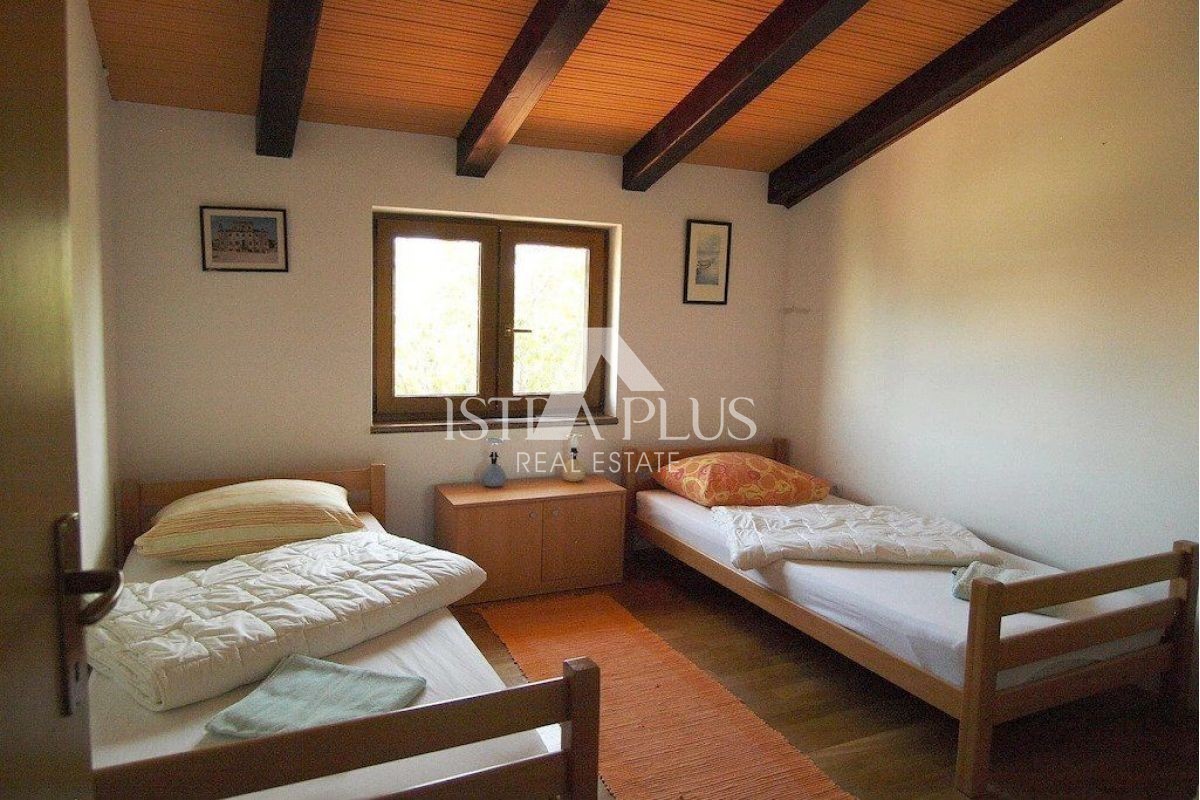 Casa in pietra decorata, a 5 km dal mare