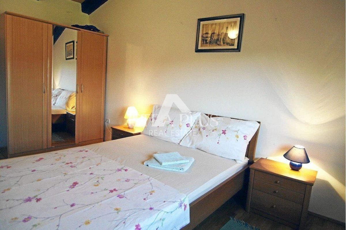 Casa in pietra decorata, a 5 km dal mare