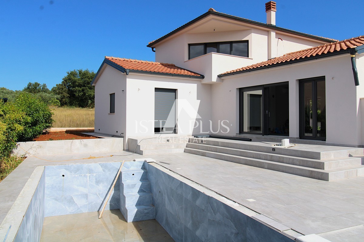 Istria, Parenzo - Nuova, bella villa arredata con piscina