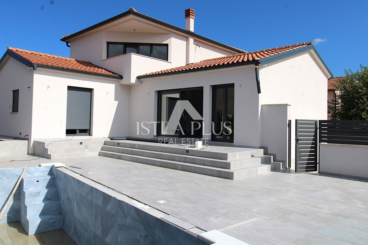 Istria, Parenzo - Nuova, bella villa arredata con piscina