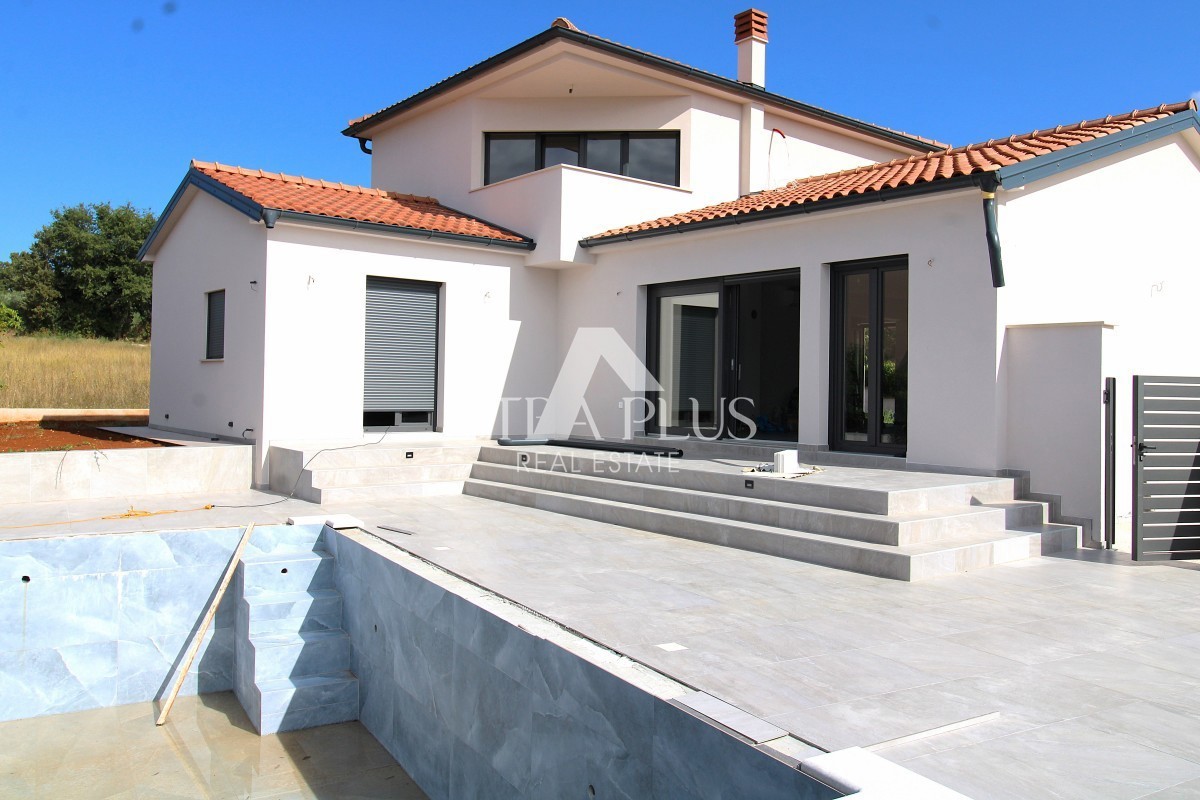 Istria, Parenzo - Nuova, bella villa arredata con piscina
