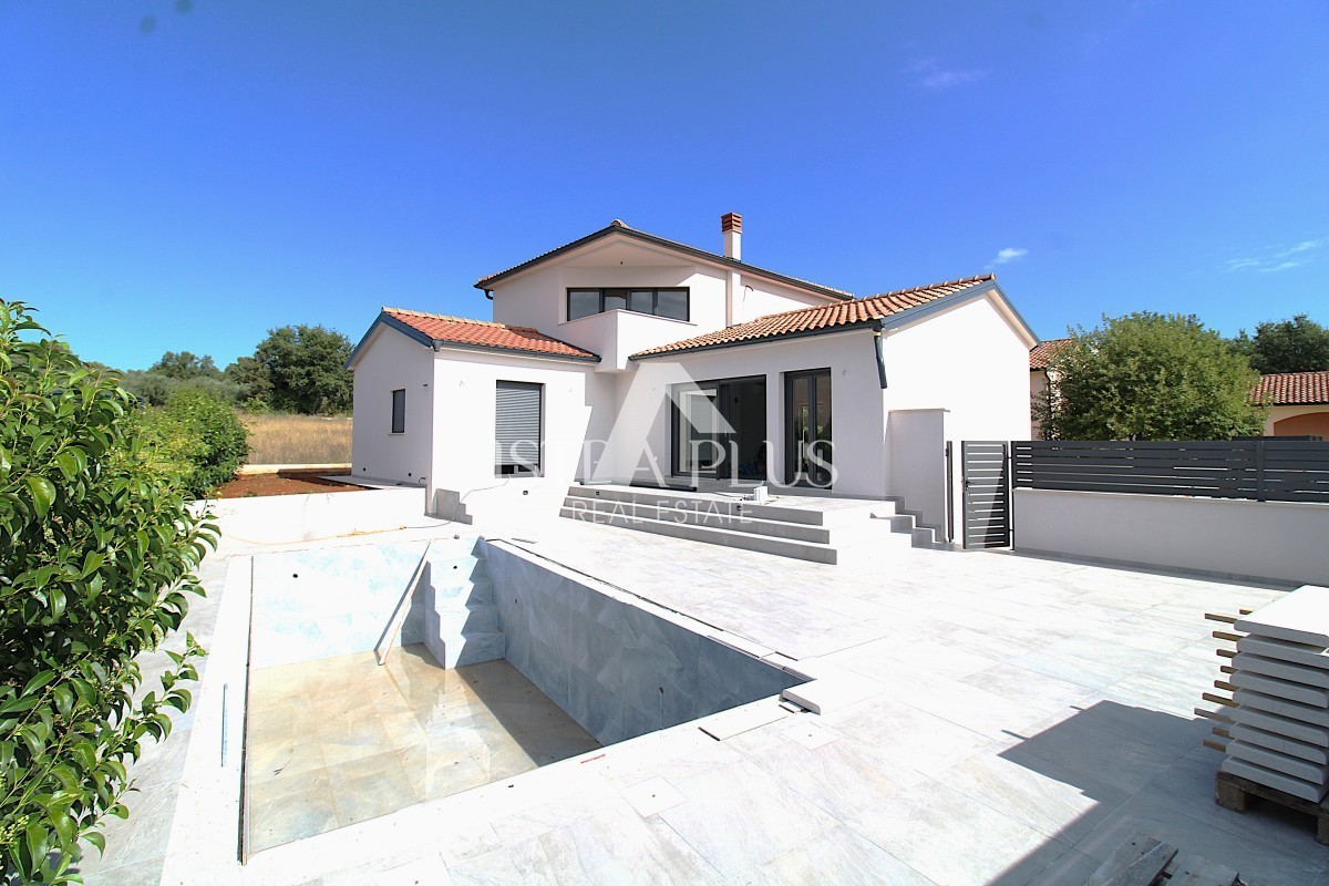 Istria, Parenzo - Nuova, bella villa arredata con piscina