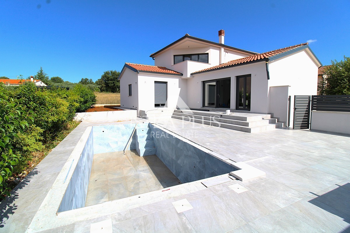Istria, Parenzo - Nuova, bella villa arredata con piscina
