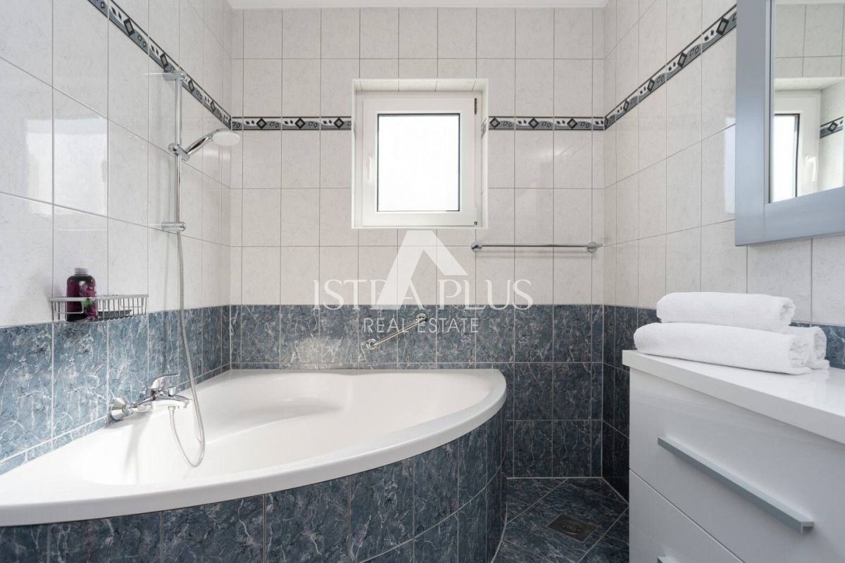 Casa a schiera con piscina - nei dintorni di Parenzo