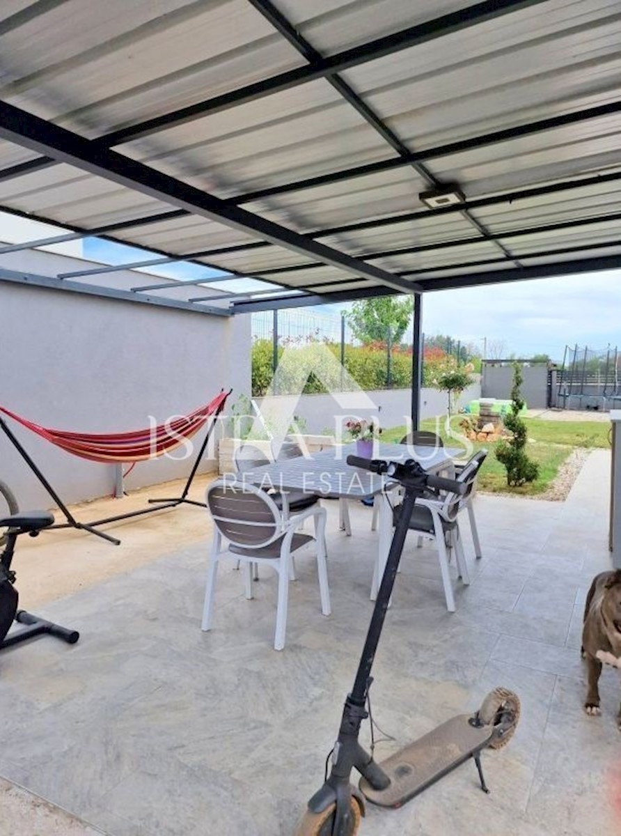 Bella casa ultima di fila con un ampio cortile - vicino a Parenzo