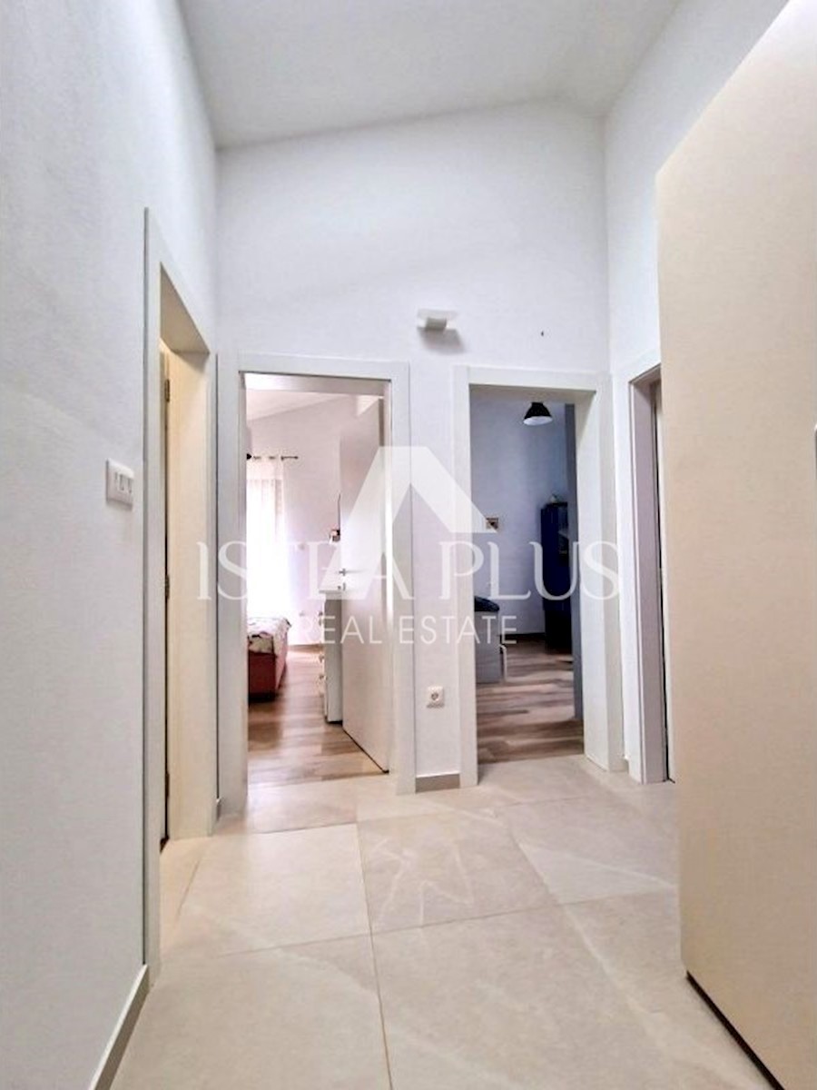 Bella casa ultima di fila con un ampio cortile - vicino a Parenzo