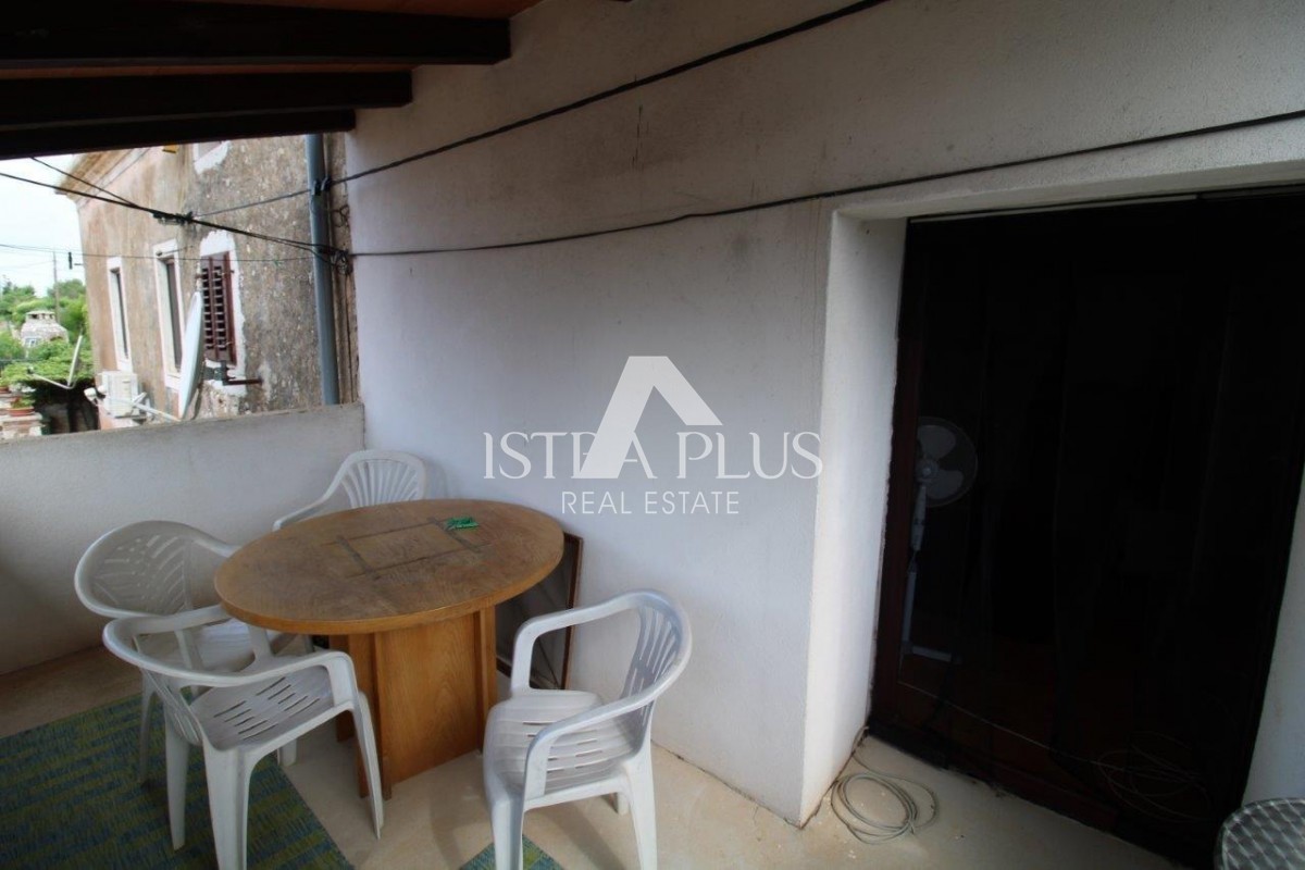 Istria, zona di Parenzo, 8 km, casa in pietra ristrutturata con cortile