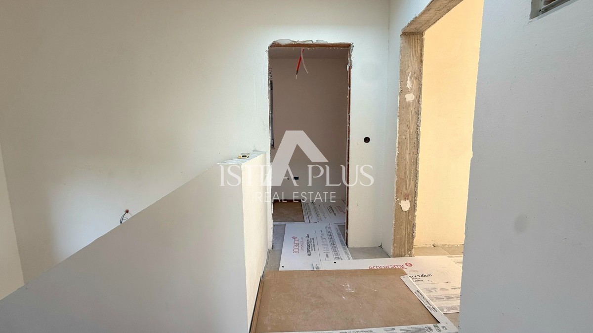 Parenzo, dintorni - Appartamento su due piani, cortile con piscina, 2 KM DAL MARE!!