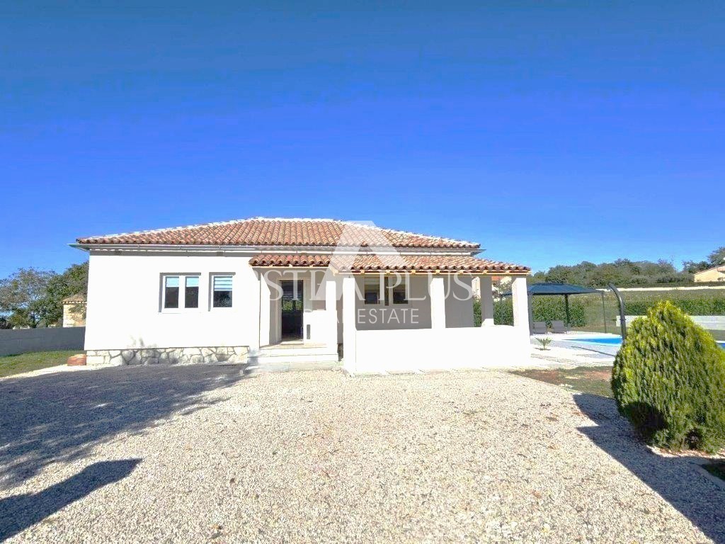 Istria, zona Parenzo - Casa indipendente con piscina in posizione tranquilla