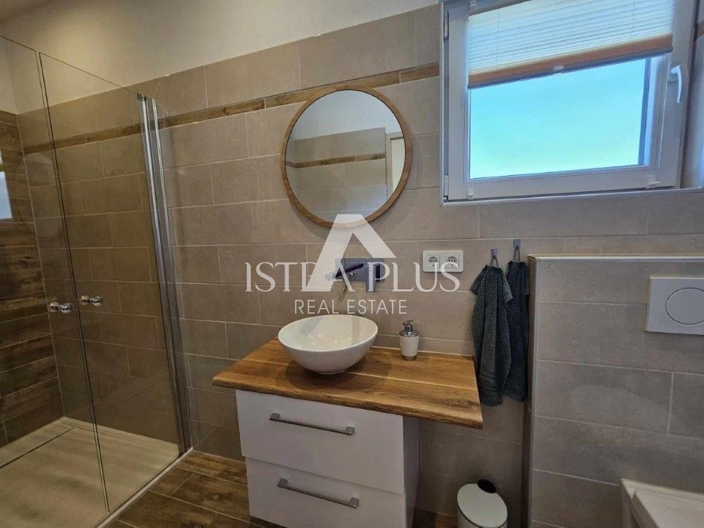 Istria, zona Parenzo - Casa indipendente con piscina in posizione tranquilla