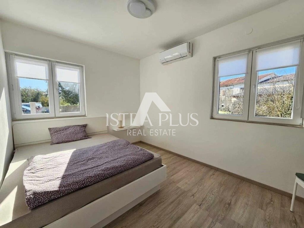 Istria, zona Parenzo - Casa indipendente con piscina in posizione tranquilla