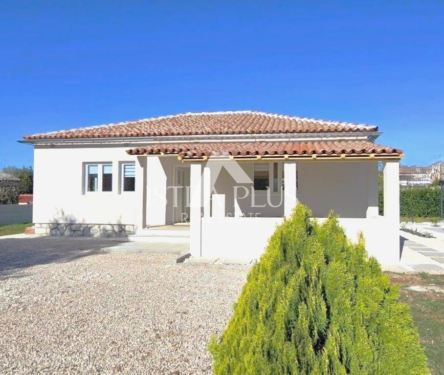 Istria, zona Parenzo - Casa indipendente con piscina in posizione tranquilla