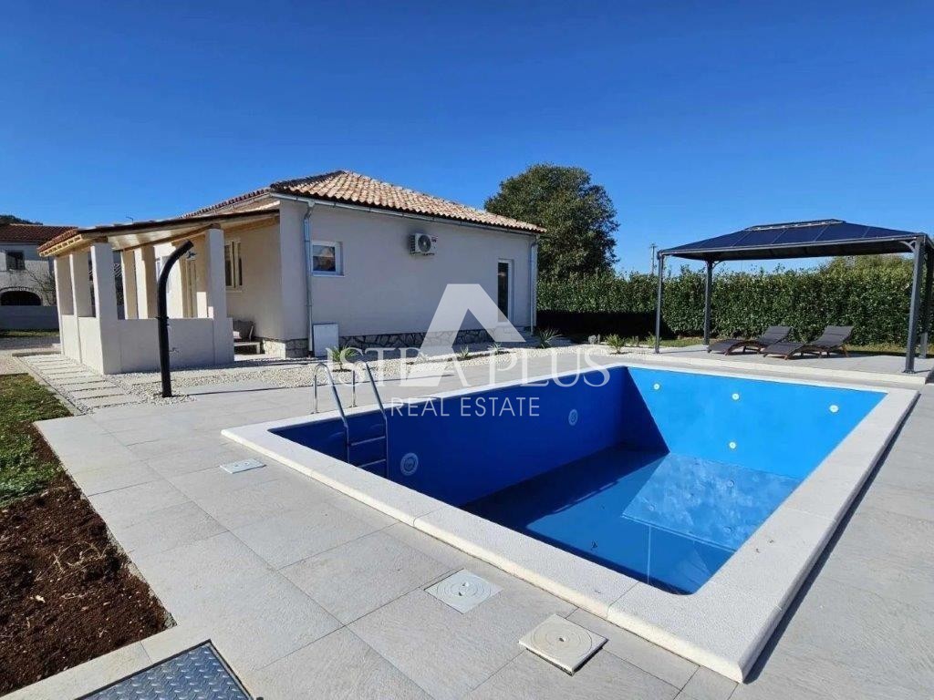 Istria, zona Parenzo - Casa indipendente con piscina in posizione tranquilla