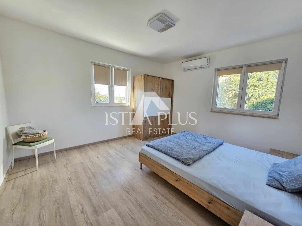 Istria, zona Parenzo - Casa indipendente con piscina in posizione tranquilla