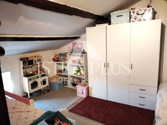 Poreč area 2km dal mare,casa con 2 apartamenti