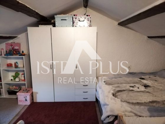 Poreč area 2km dal mare,casa con 2 apartamenti