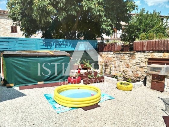 Poreč area 2km dal mare,casa con 2 apartamenti