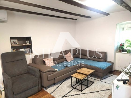 Poreč area 2km dal mare,casa con 2 apartamenti