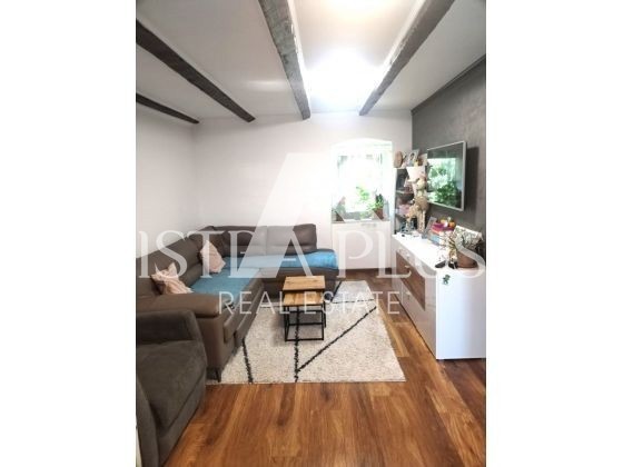 Poreč area 2km dal mare,casa con 2 apartamenti