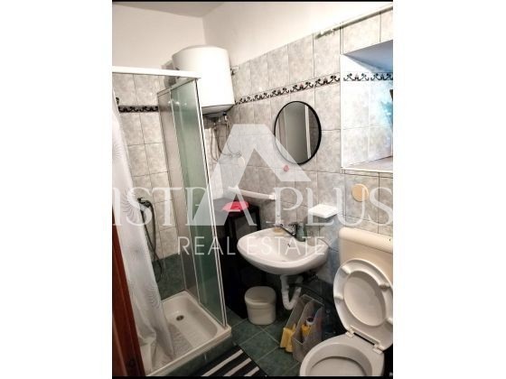 Poreč area 2km dal mare,casa con 2 apartamenti