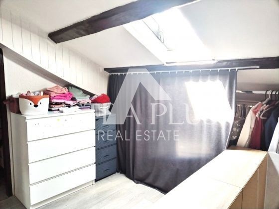 Poreč area 2km dal mare,casa con 2 apartamenti