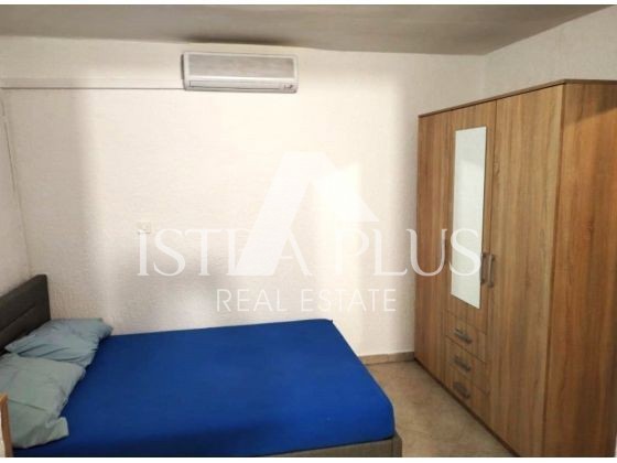 Poreč area 2km dal mare,casa con 2 apartamenti