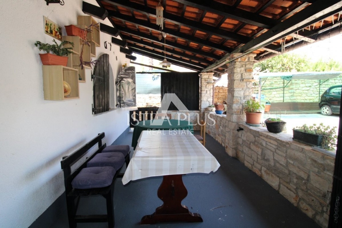 Tar, Vabriga - Bella casa familiare a un piano a 1 km dal mare