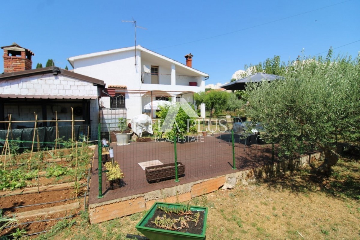 Tar, Vabriga - Bella casa familiare a un piano a 1 km dal mare