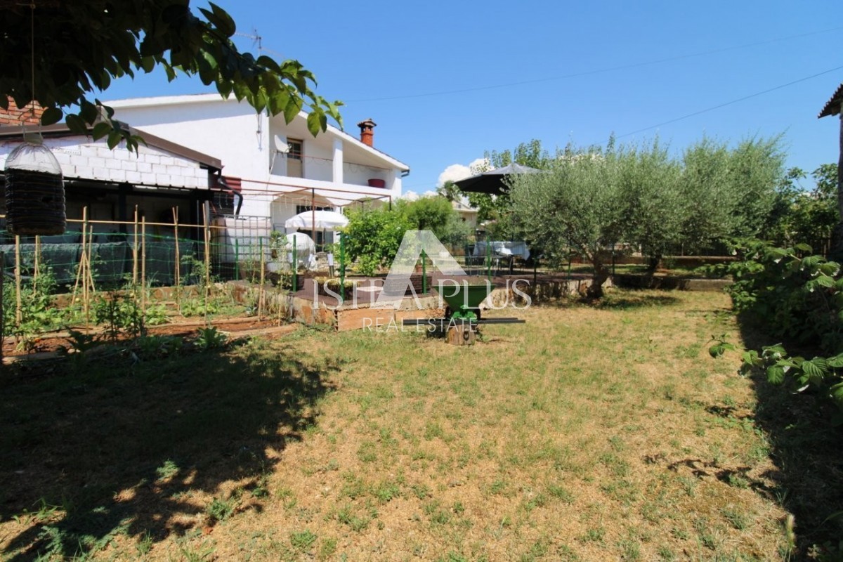 Tar, Vabriga - Bella casa familiare a un piano a 1 km dal mare