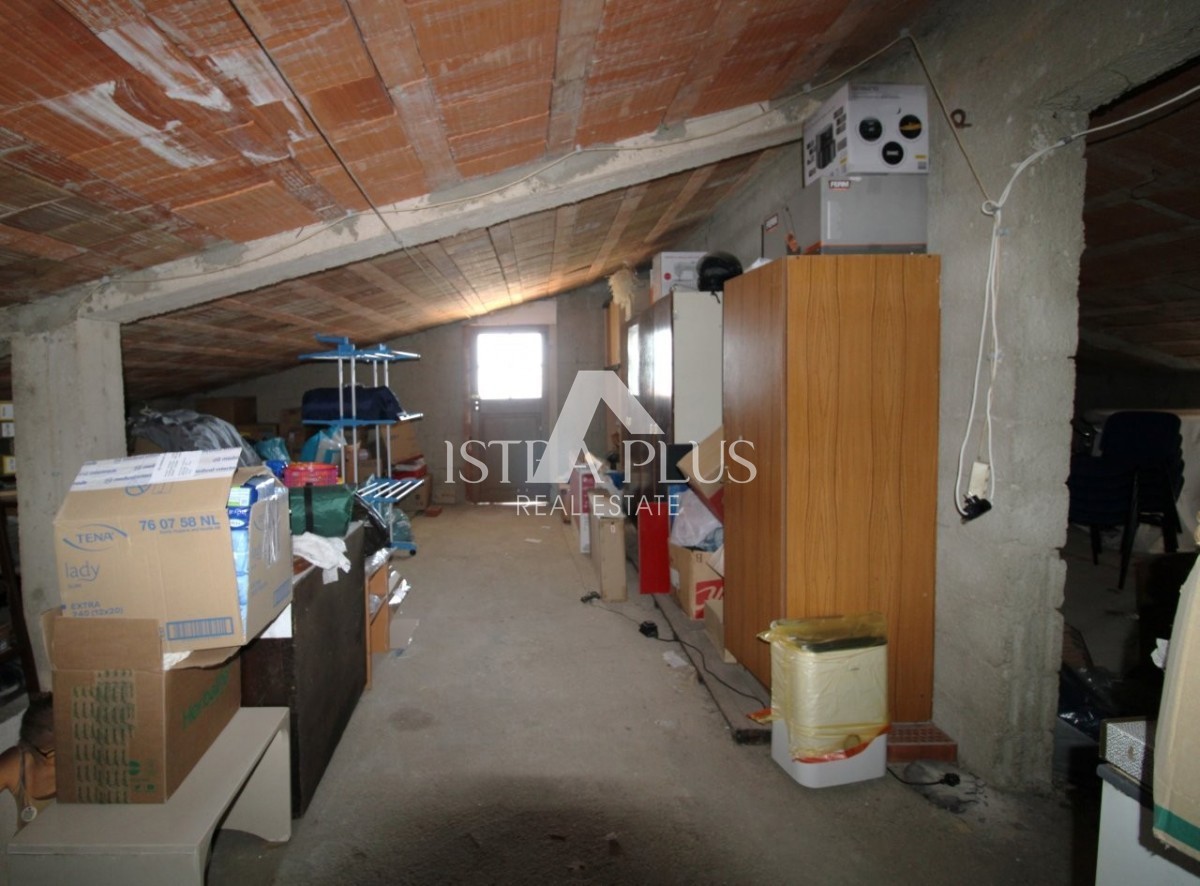 Tar, Vabriga - Bella casa familiare a un piano a 1 km dal mare
