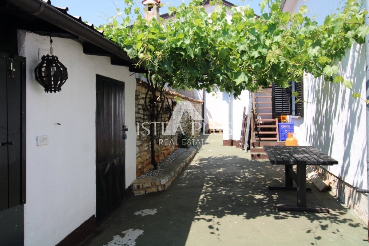 Tar, Vabriga - Bella casa familiare a un piano a 1 km dal mare