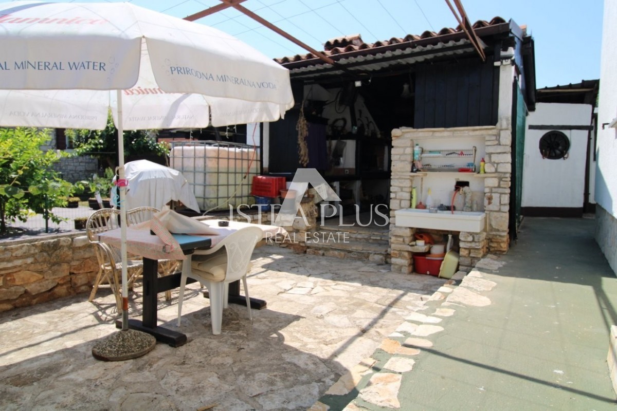 Tar, Vabriga - Bella casa familiare a un piano a 1 km dal mare