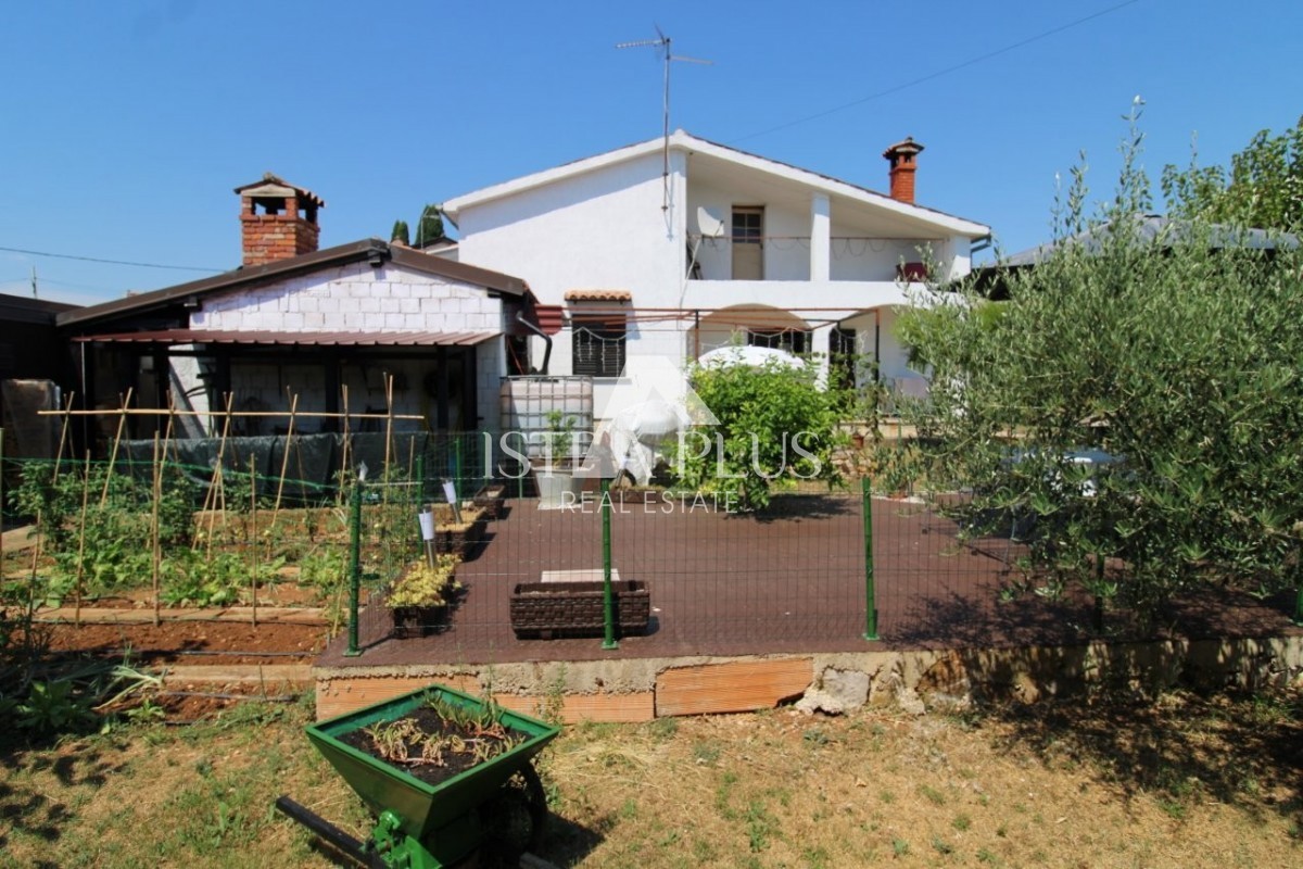 Tar, Vabriga - Bella casa familiare a un piano a 1 km dal mare
