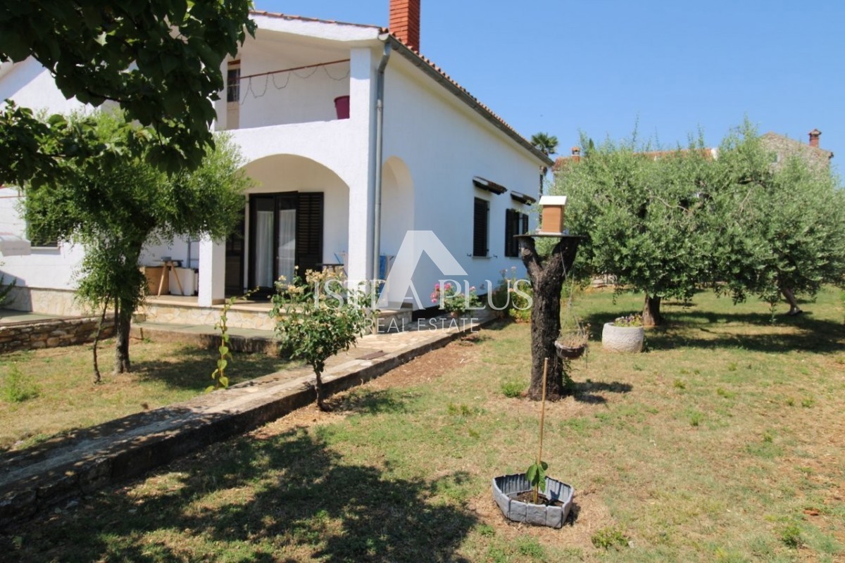 Tar, Vabriga - Bella casa familiare a un piano a 1 km dal mare