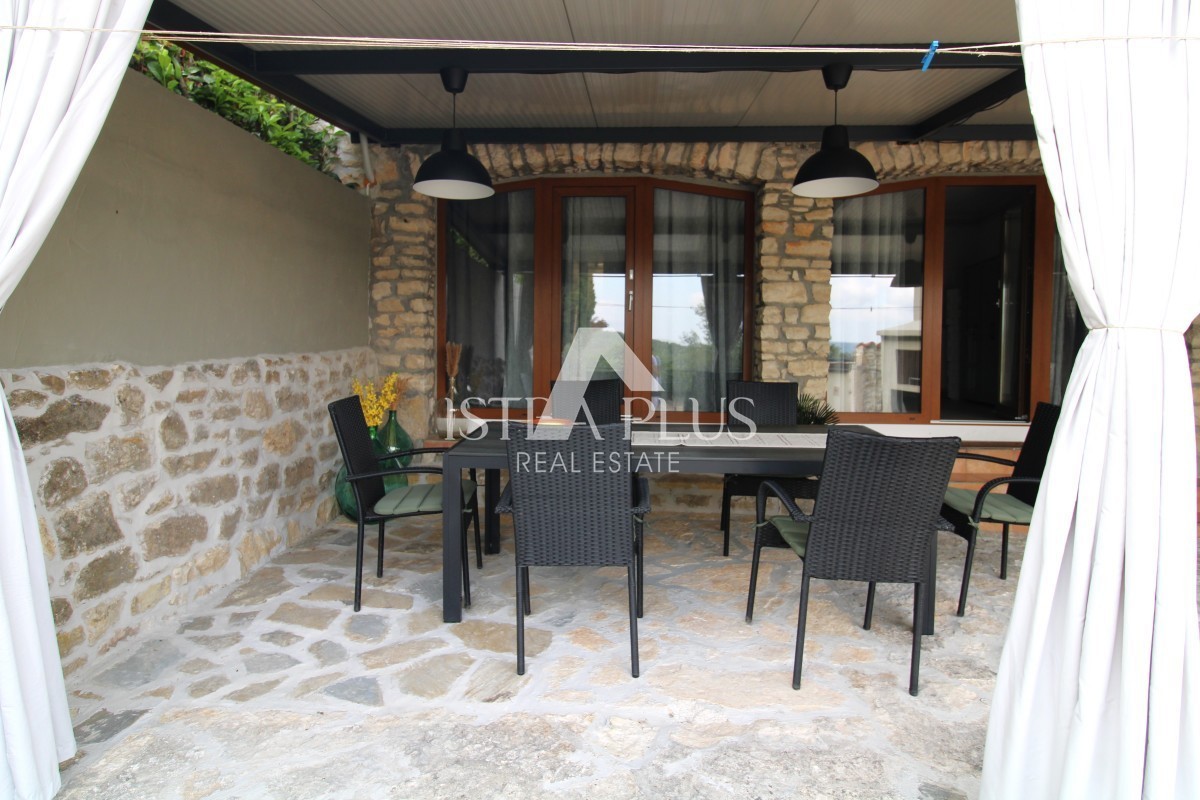 Casa a schiera in pietra ristrutturata - Comune di Visinada