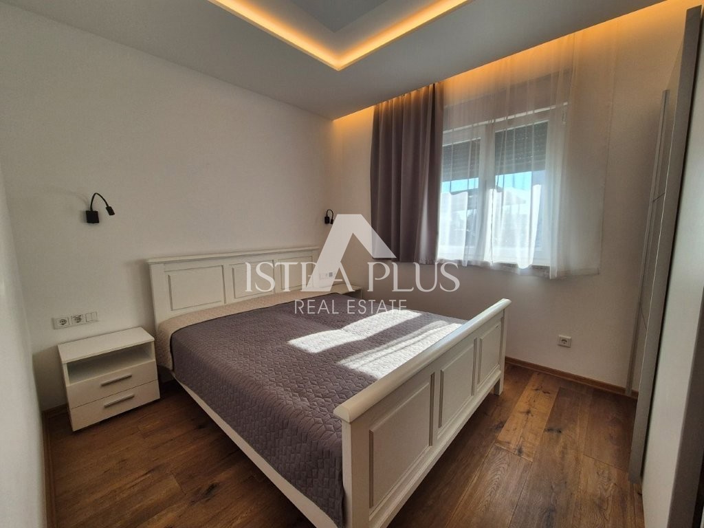 Bellissima casa con tre camere da letto a Parenzo