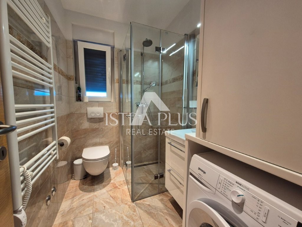 Bellissima casa con tre camere da letto a Parenzo