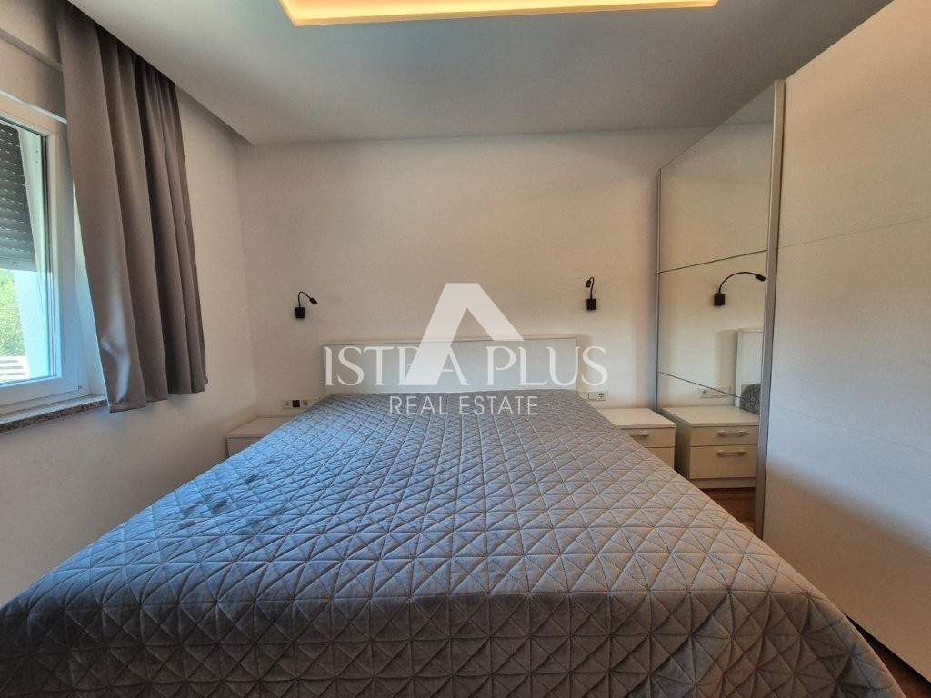 Bellissima casa con tre camere da letto a Parenzo